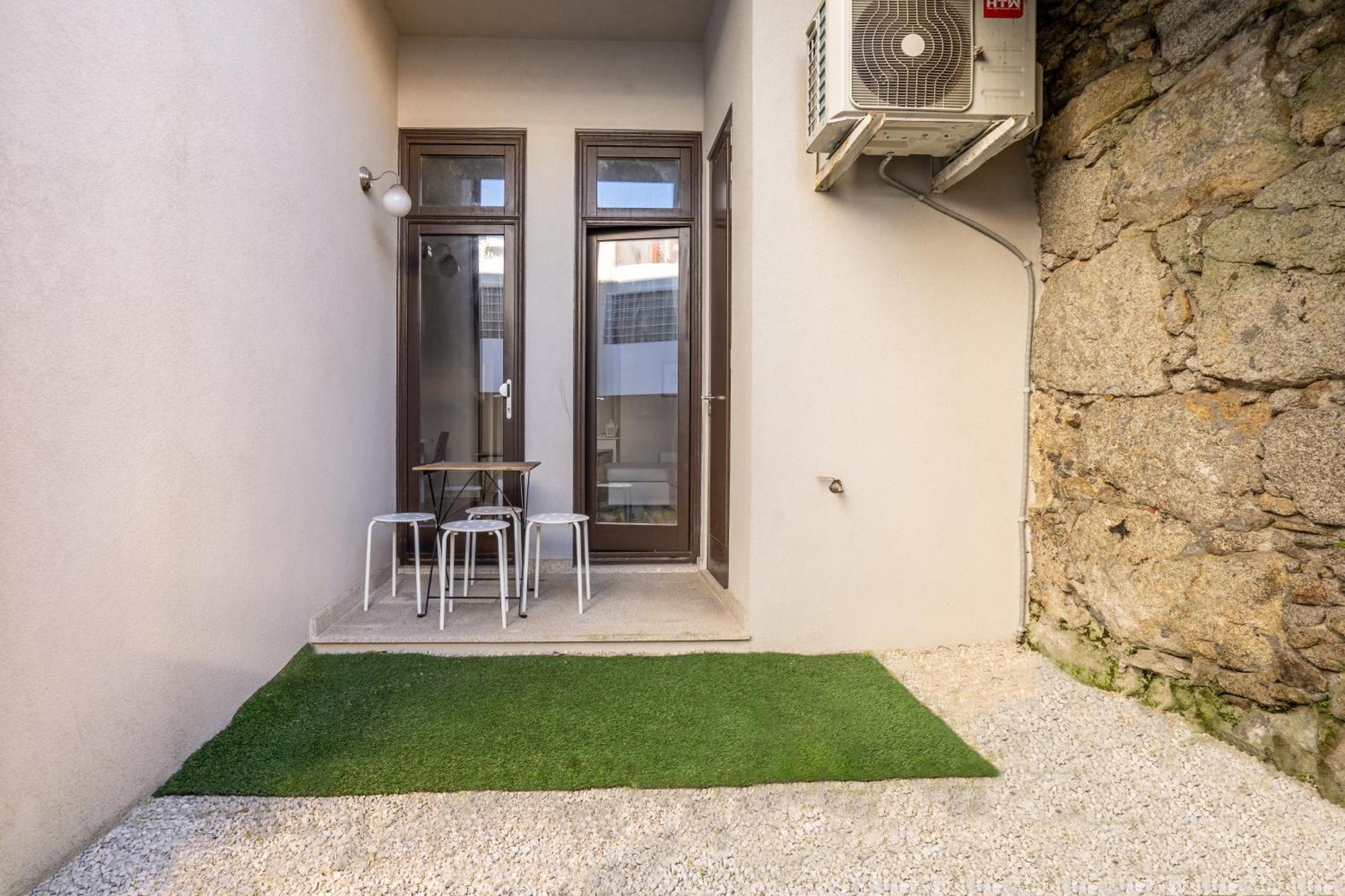 Porto Unique: 1Br W/ Private Patio By Lovelystay Exterior photo