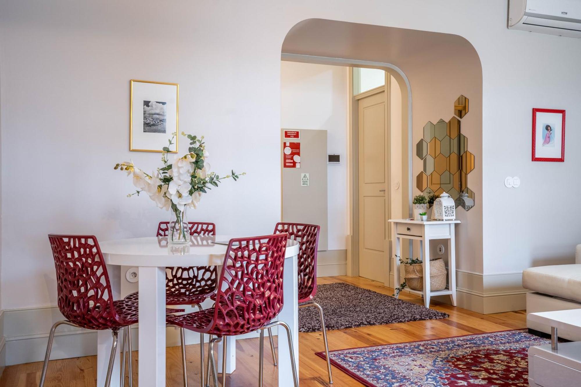 Porto Unique: 1Br W/ Private Patio By Lovelystay Exterior photo