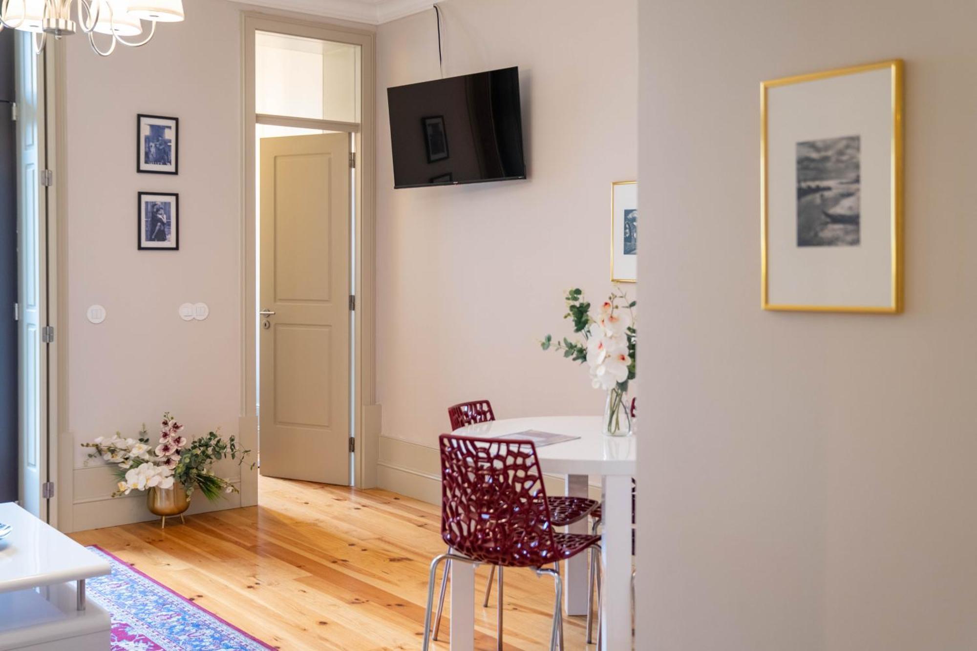 Porto Unique: 1Br W/ Private Patio By Lovelystay Exterior photo